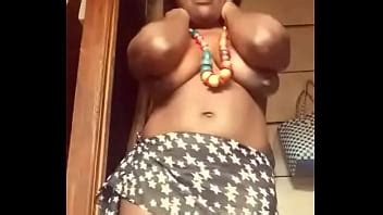 Une Jeune Fille Du Congo Se Masturbant XVIDEOS