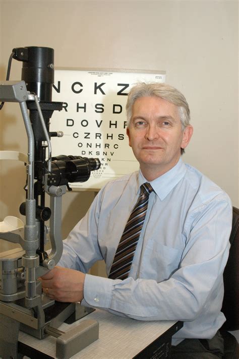 Liverpool Ophthalmologist - Retinal Expert