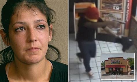 Pregnant Mother Fired From Popeyes After Armed Robber Steals 400 Daily Mail Online