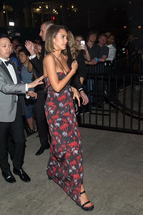 Jessica Alba Cleavy Wearing A Strapless Maxi Dress For The Costume Institute Ben Porn Pictures