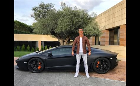 Foto Cristiano Ronaldo Tem Uma Garagem Avaliada Em Mais De Milh Es