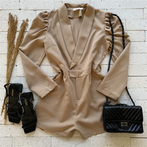 MACAQUINHO MANGA LONGA DETALHE GOLINHA NUDE Dondoca Moda Feminina