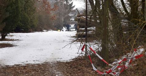 Sex D Da Ton Ringar Funna I Tr Dg Rdsskjul Svt Nyheter