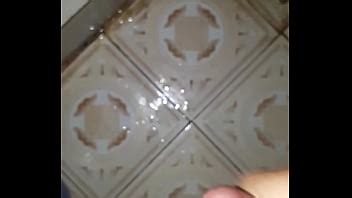 trai thẳng WC 3 XVIDEOS