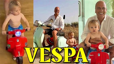 Clizia Incorvaia Riprende Gabriele Mentre Va In Vespa Con Il Nonno