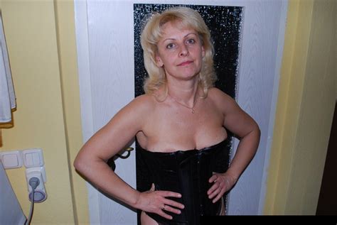 Amateur Blonde Mom Milf Granny Lingerie Big Tits 1082 1600x1200 Porn Pic