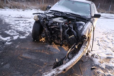 Schwerer Crash Nach Schnee Und Graupelschauer Auf Wiener Stra E In Edt