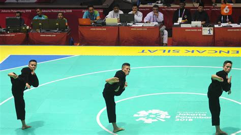 Penonton Bantu Regu Putra Pencak Silat Raih Medali Emas Asian Games