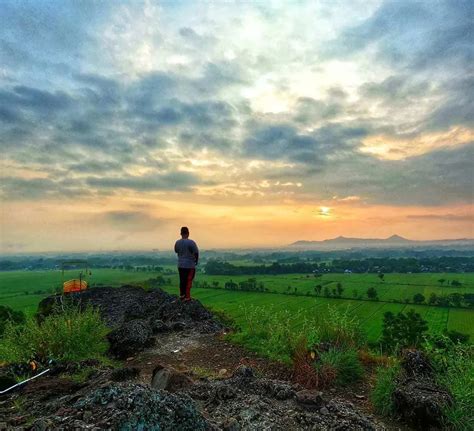 Berburu Sunset Dan Sunrise Di Gunung Pegat Hidden Gem Di Sukoharjo