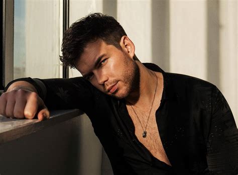 Meet Bridgertons New Leading Man Luke Newton Hes Been Dubbed ‘sexy