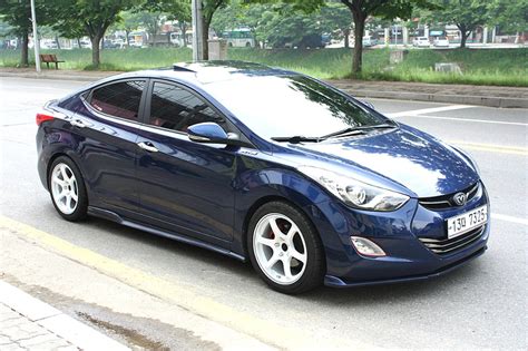 HYUNDAI ELANTRA - Review and photos