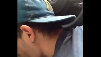 Sucer La Bite De Mon Ami Dans La Voiture Au Milieu De La Place XVIDEOS