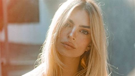 Emily Ratajkowski Became A Sexy Blonde Pics Video The Fappening