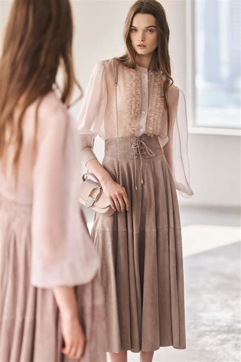 Diện váy áo hồng nude thổi bùng sắc xuân hè quyến rũ với Ralph Lauren