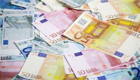 ¿Cómo convertir dólares en euros? Te explicamos que debes hacer