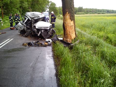 Wypadek na trasie Grabiny Zameczek Roszkowo Dwie osoby zostały ranne