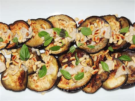 MIDI CUISINE Aubergines grillées à la plancha pignons et sauce tahini