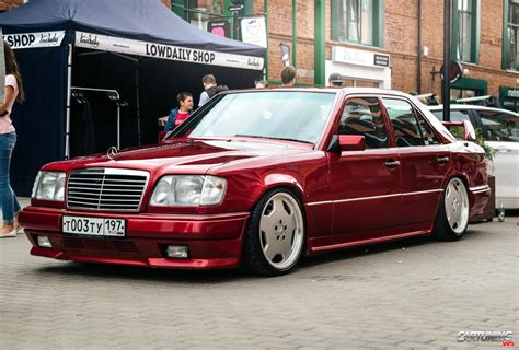 Stance Mercedes 300E W124
