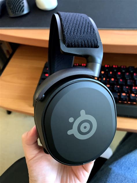 SteelSeries Arctis Nova Pro Wireless Mic Test — World Bolding