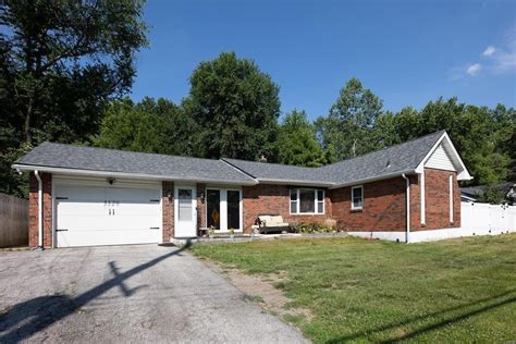 524 Redwood Ln Saint Charles Mo 63301 ®