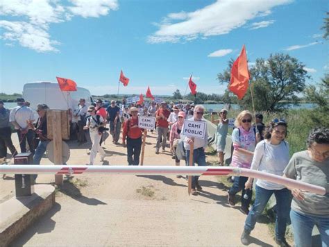 Un Centenar De Persones Es Concentren Al Fluvi N Utic U Comas Sant