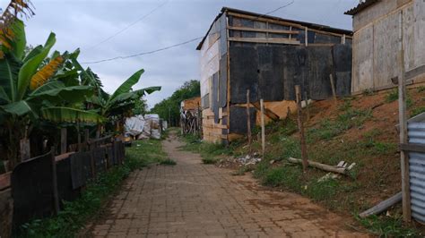 Convênio prevê 300 moradias em dois terrenos e envolve a favela do