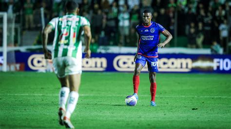 Em Lance Estranho Bahia Perde Zagueiro Titular Contra O Palmeiras