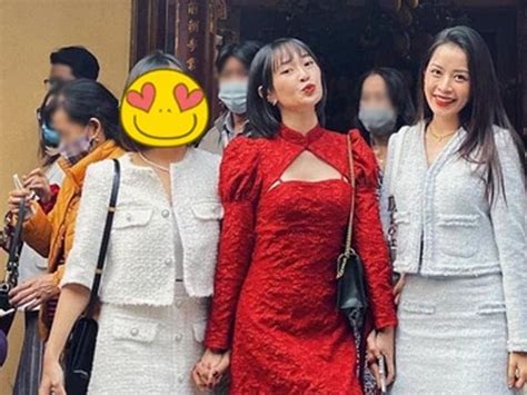 Đi chùa cầu may hot girl Việt gây tranh cãi khi diện váy khoét ngực