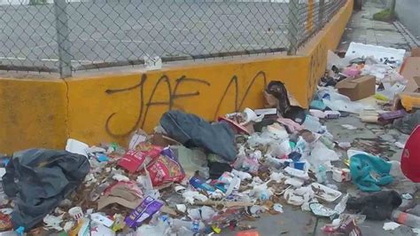 Amanecen Banquetas Llenas De Basura En Centro De Monterrey N