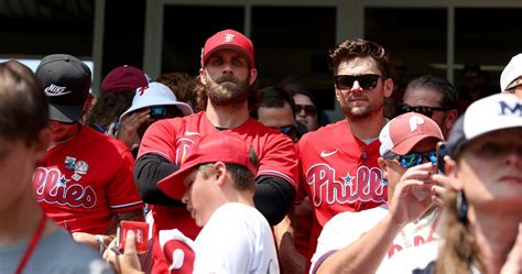 Video: Bryce Harper, Phillies Cheer on LLWS Before Little League