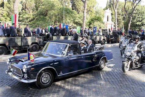 Il Presidente Della Repubblica Italiana A Bordo Della Lancia Flaminia