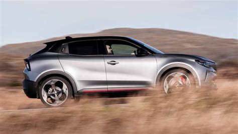 Alfa Romeo Junior Interior Layout & Technology | Top Gear