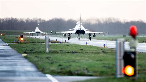 Nato Kampfjets Fangen Russische Flugzeuge Ber Der Ostsee Ab