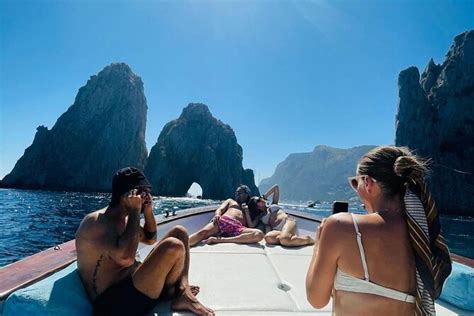 Capri Complete Package-Small Group Boat Tour and Transports 2024