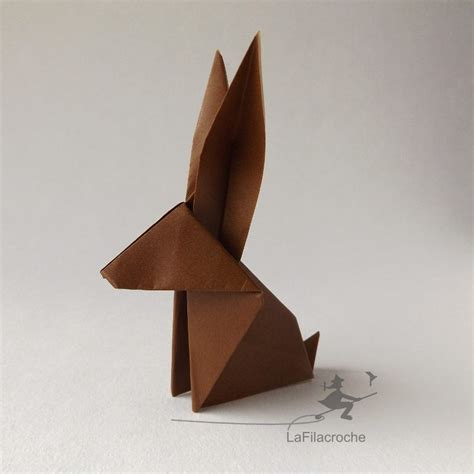 Lapin en papier origami pour collage et décoration de Pâques fait main