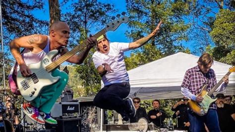 John Frusciante volvió a tocar con los Red Hot Chili Peppers Mirá los videos