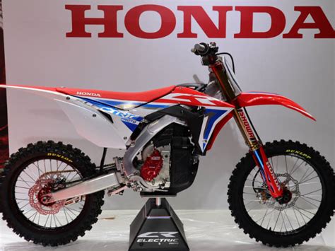 Hondas Off Roader The Crf R Gets An Electric Heart Zigwheels