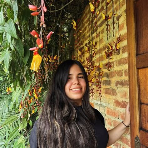 Desireé Desichad • Threads Say More