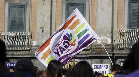 Napoli Aggressione Omofoba Contro Due 30enni Devo Fare A Pezzi Questi Gay LaPresse
