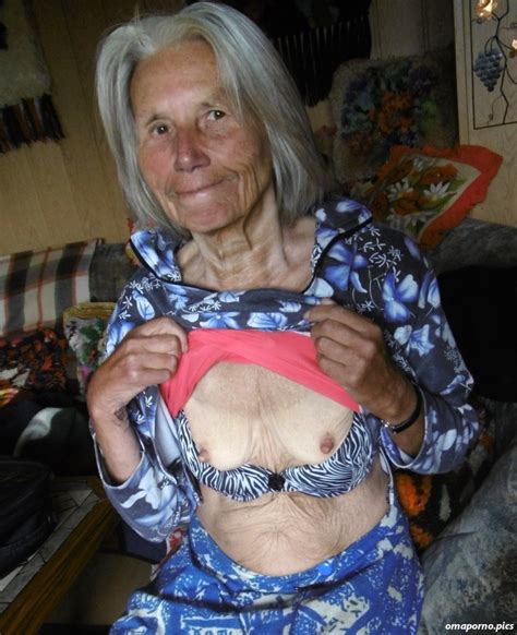 Uroma Mit Extrem Steifen Nippeln Oma Porno Foto