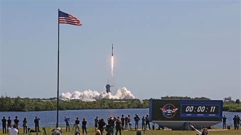 Comment Sest Déroulé Le Lancement De La Fusée Spacex Falcon 9 Par Le