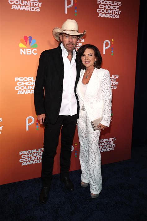 Toby Keith Steps Out With Wife Tricia At The 2023 Peoples Choice