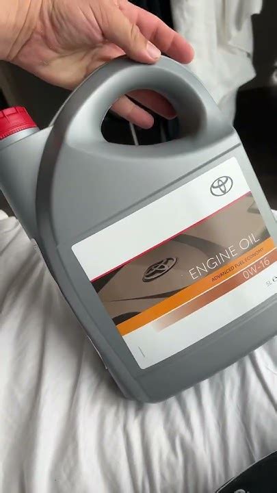 Купил оригинальное масло Toyota 0W16 в Варшаве - YouTube