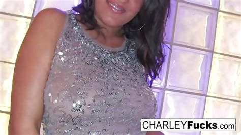 Hot Brunette Works Her Tight Pussy XNXX