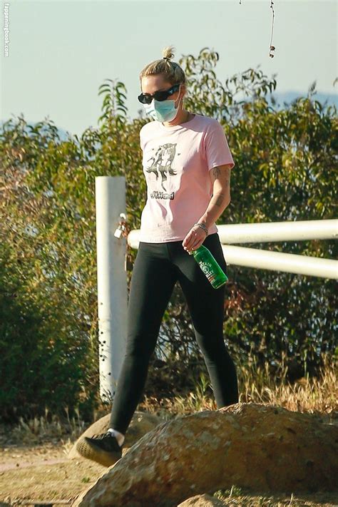 Miley Cyrus Mileycyrus Nude OnlyFans Leaks Fappening Page FappeningBook