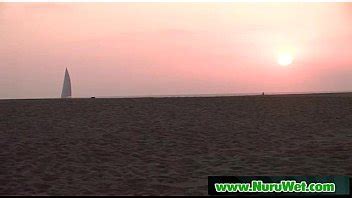 Experiencia de masaje nuru y sexo sensual en colchón de aire 20 XVIDEOS