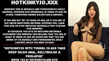 Hotkinkyjo Avec Tunnel Dans Le Cul Prend Un Gode Anal Profond Un Renflement Du Ventre Et Un