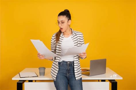 premium photo shocked business woman  brunette employee sit work
