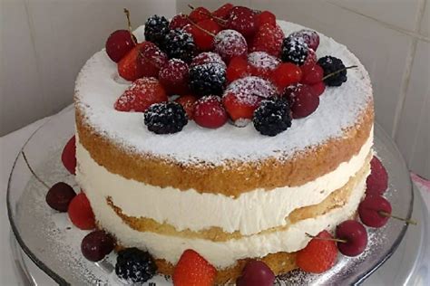 Esse é o bolo pelado ou naked cake o bolo de festa mais chique fácil e delicioso de se fazer