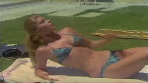 Naked Helga Lin In Pepito Piscina